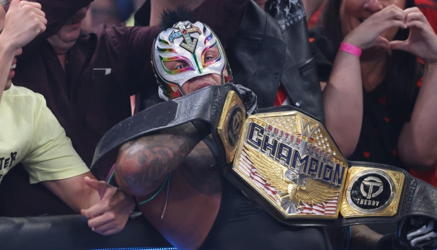 Le règne de Rey Mysterio devient historique après sa défaite lors de Crown Jewel