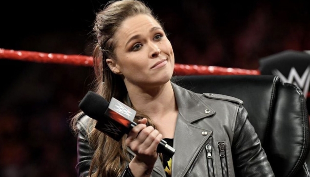 Ronda Rousey accuse Vince McMahon de vouloir retirer les droits des femmes